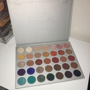 Jaclyn Hill + Morphe Eyeshadow Palette